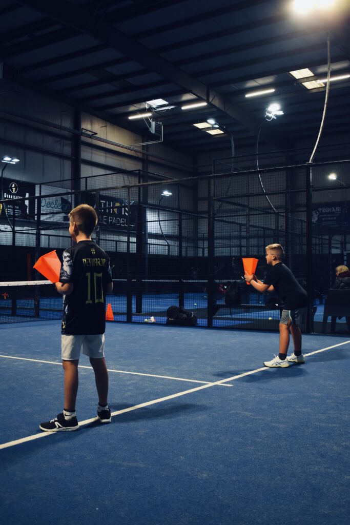 Cours de padel à l'Academy