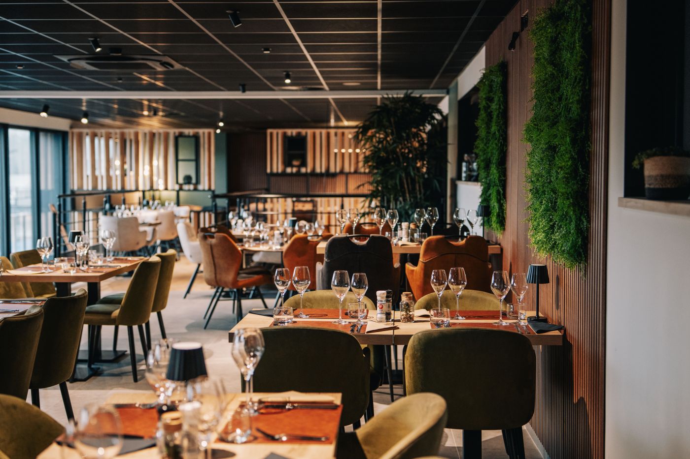 La salle vue depuis l'entrée du restaurant