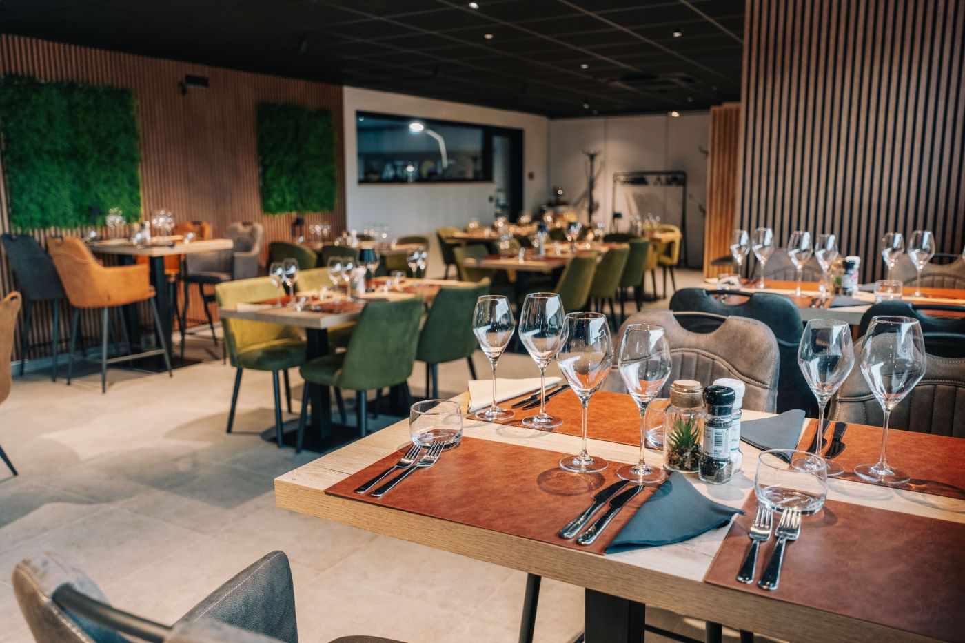 La salle du Bel Effet et ses tables dressées